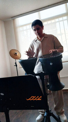 تمرین ضرب و تمپو در آموزشگاه موسیقی پرند بابل