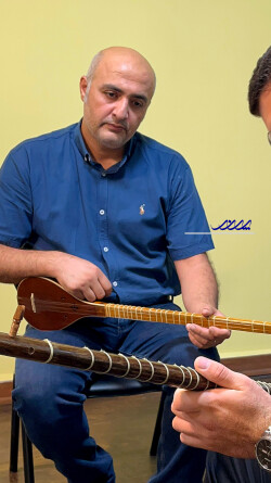 رفع اشکالات کلاس سه تار در کنار استاد اجرای سهتار و اشکال گیری هنرجویان آموزشگاه پرند